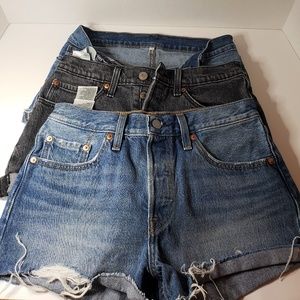 Levis womens shorts waist size 26